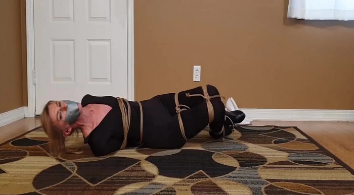 Cat Burglar Gets Hogtied in Distress!