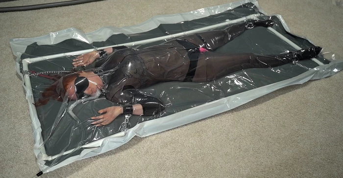 Chain bondage with vibro in vacuum bag