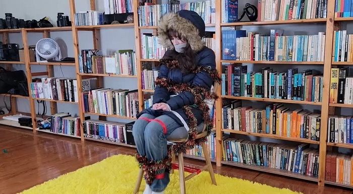 Pop Star’s Puffy Coat Predicament