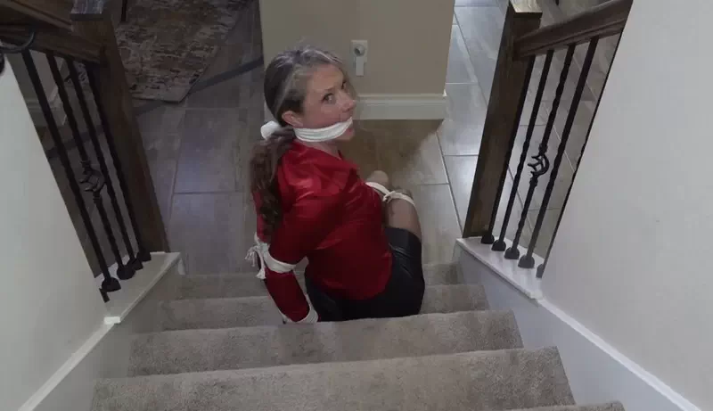 Agent tied spread on the stair bannister