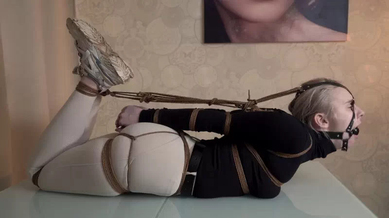 Horny bondage slut on display: Moaning, legs shaking domination