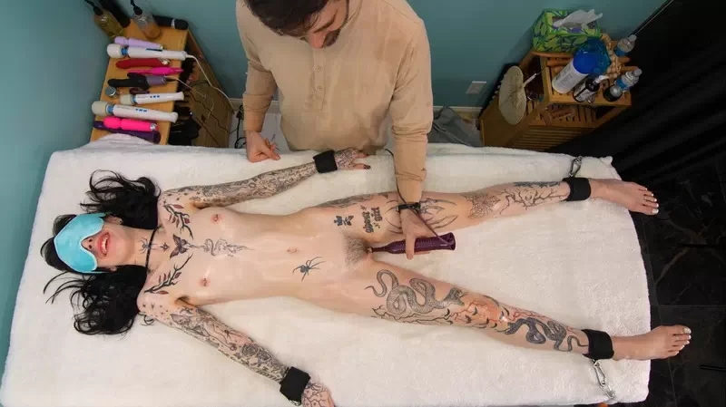 Massage parlor gets more than she bargained for