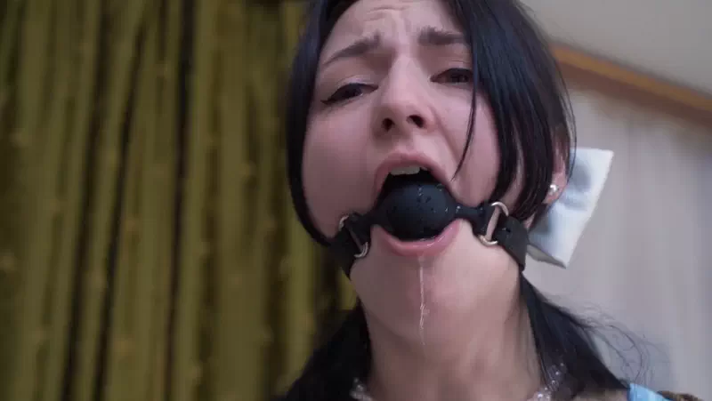 Huge gags destroy her tiny mouth