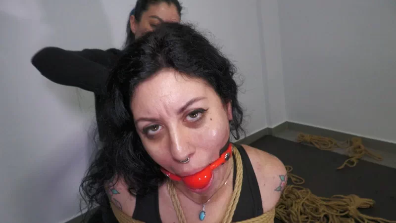 Dyanne gets hogtied by Liricaa