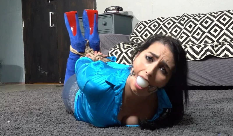 Rough Rope in Blue Blouse