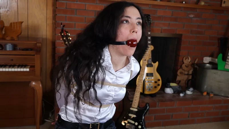 Khrystal and the bondage escape challenge